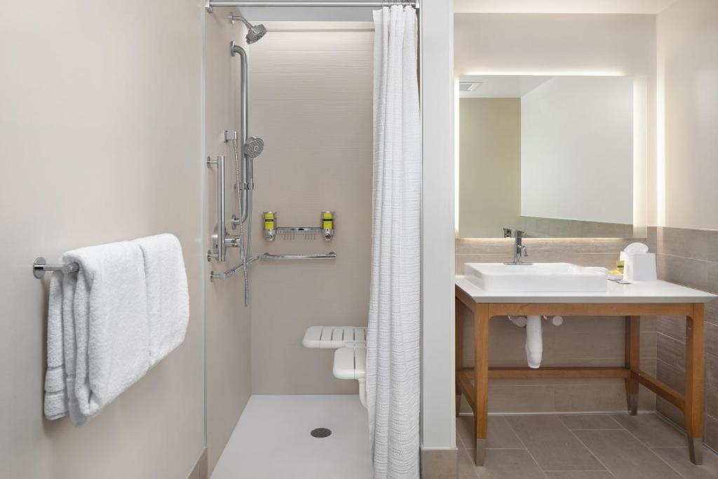 AC Hotel by Marriott Bloomington Mall of America, photo 3