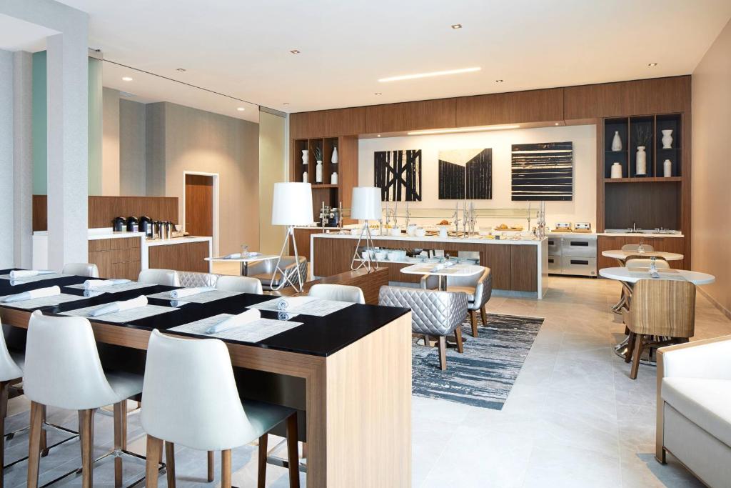 AC Hotel by Marriott Raleigh North Hills, photo 3