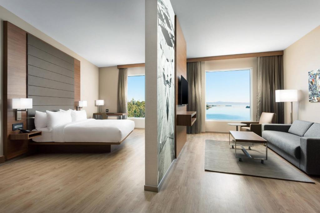 AC Hotel by Marriott San Francisco Airport/Oyster Point Waterfront, photo 2