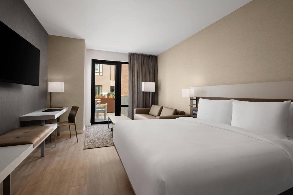 AC Hotel by Marriott Santa Rosa Sonoma Wine Country, photo 2