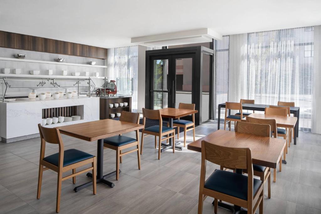 AC Hotel by Marriott Santa Rosa Sonoma Wine Country, photo 4