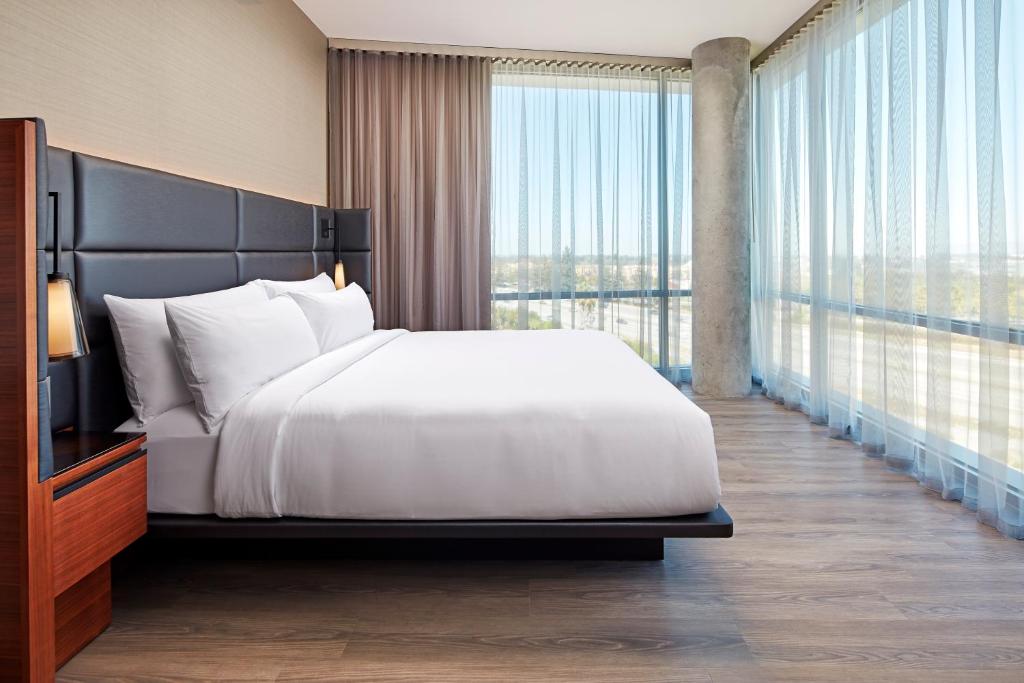 AC Hotel by Marriott Sunnyvale Cupertino, photo 2