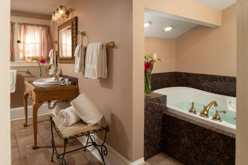 Albemarle Inn, a Select Registry Property, photo 2