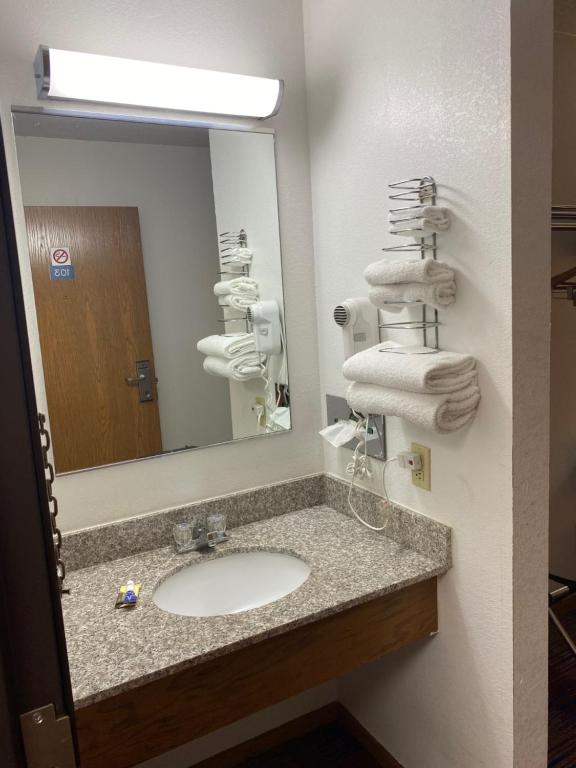 Americas Best Value Inn Champaign, photo 2