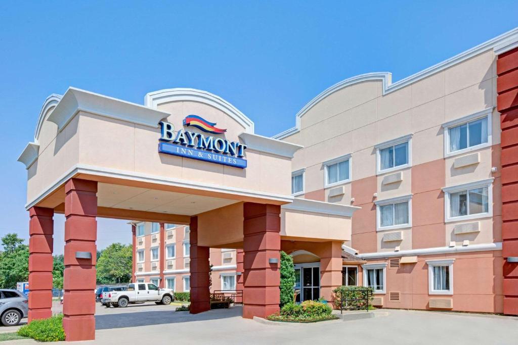 Baymont Hotel - Dallas Love Field, photo 1