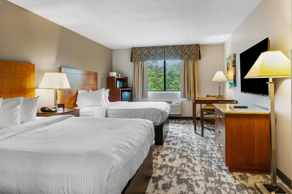 Best Western Ambassador Inn & Suites, photo 2