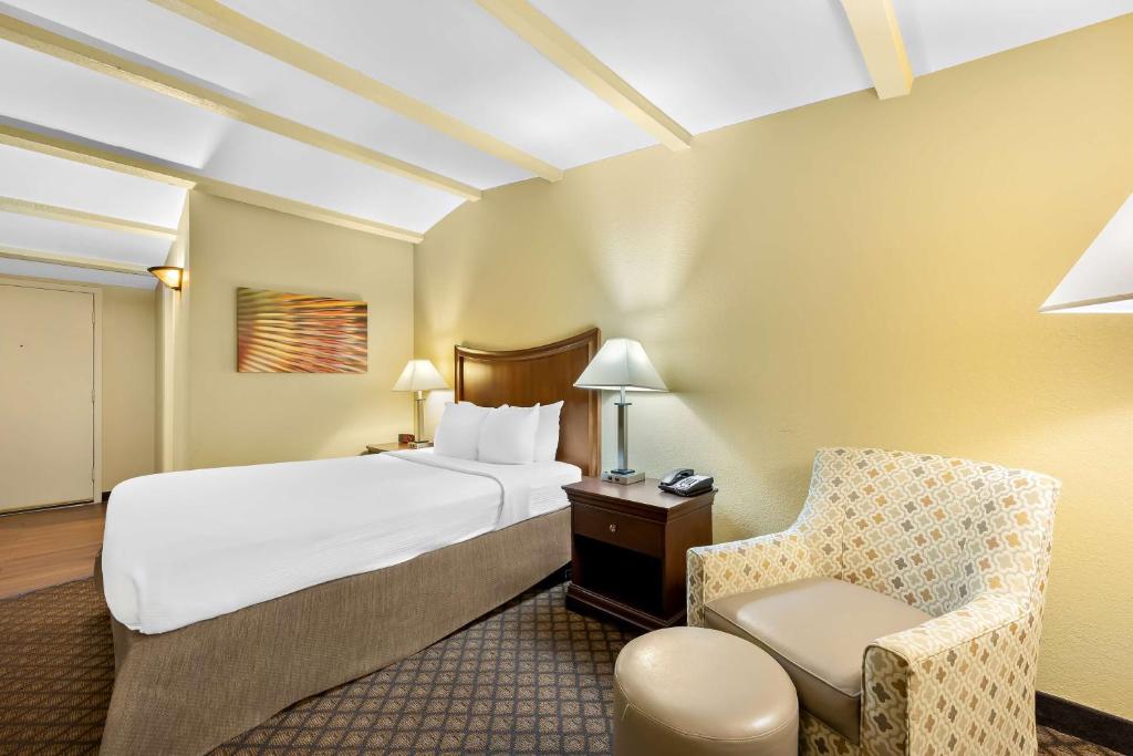 Best Western Plus Coach House, photo 2