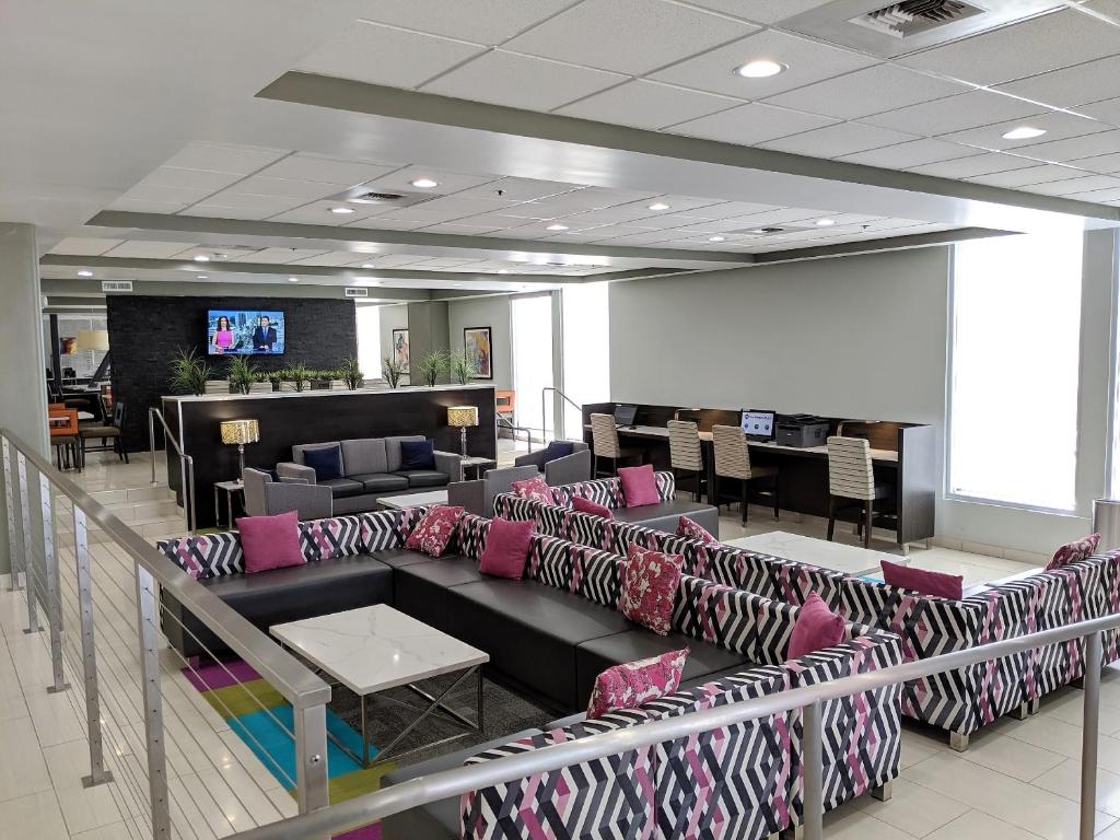 Best Western Plus Commerce Hotel, photo 3