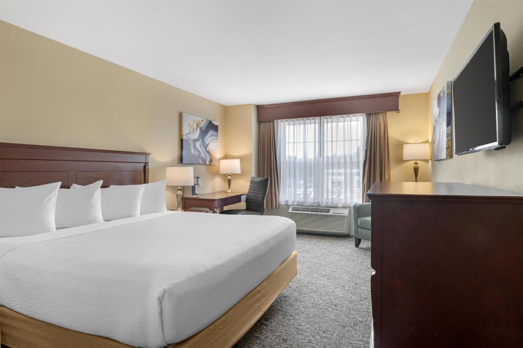 Best Western Plus Fredericton Hotel & Suites, photo 2