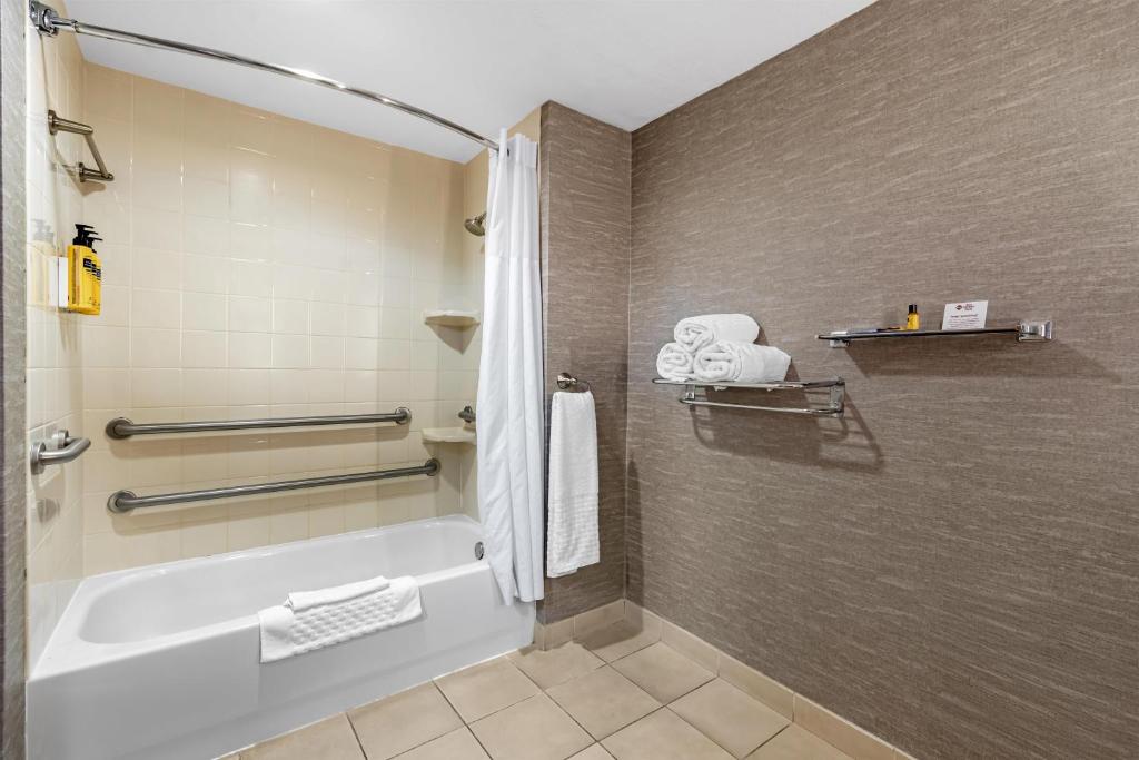 Best Western Plus Fresno Airport Hotel, photo 3