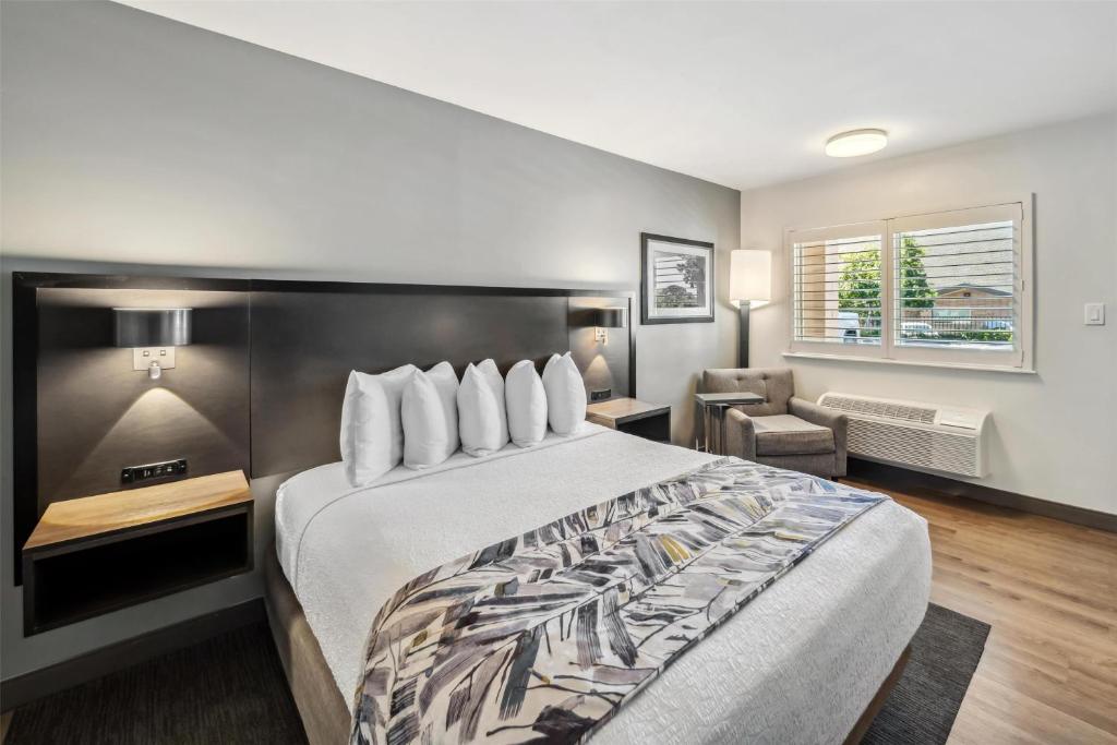 Best Western Plus Hilltop Inn, photo 2