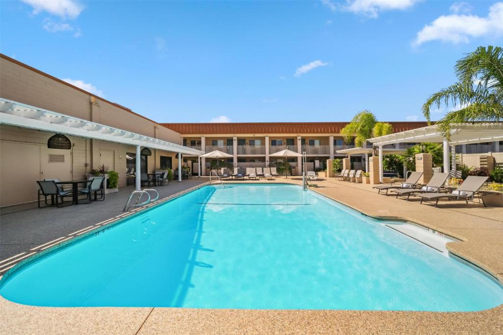 Best Western Plus Hilltop Inn, photo 4