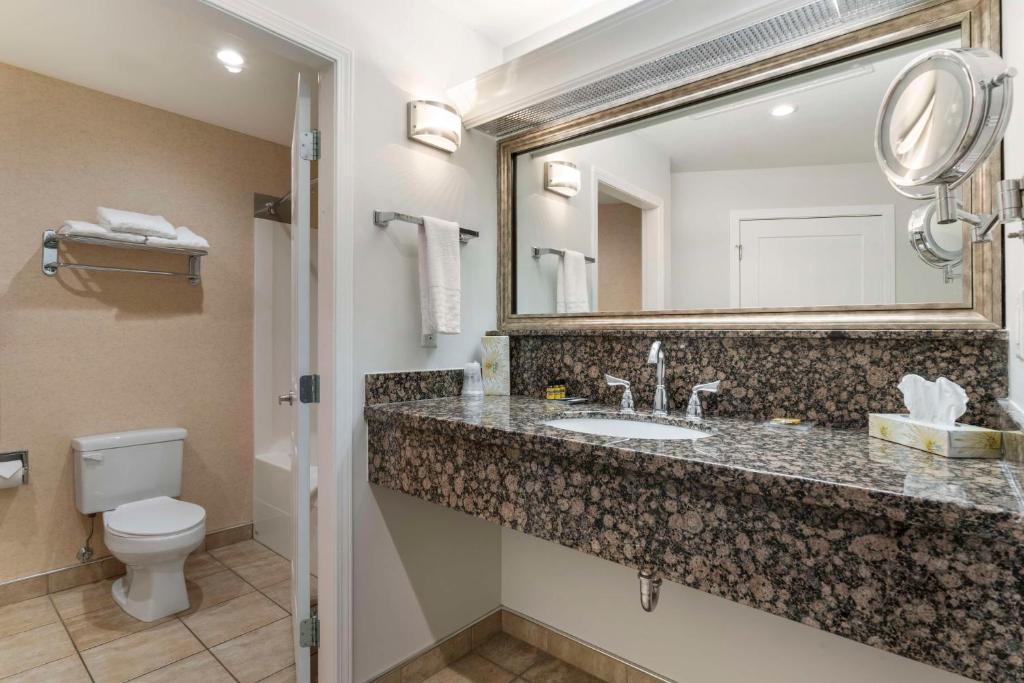 Best Western Plus Kelowna Hotel & Suites, photo 3