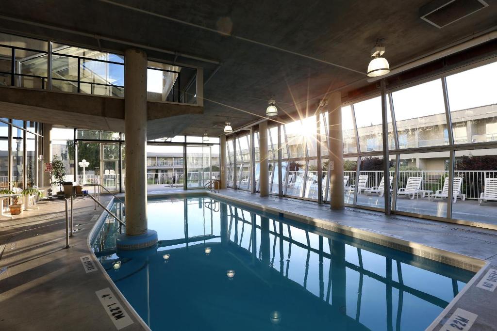 Best Western Plus Kelowna Hotel & Suites, photo 4