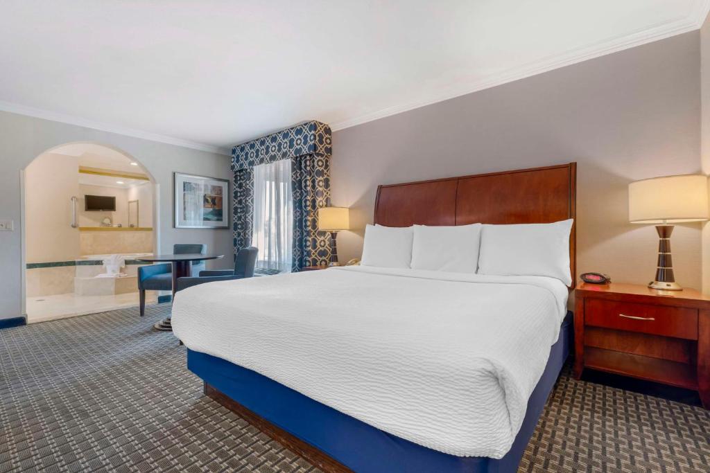 Best Western Plus Marina Shores Hotel, photo 1