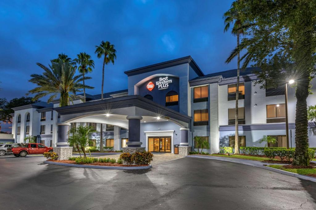 Best Western Plus Orlando East - UCF Area, photo 1