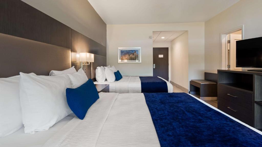 Best Western Plus Roland Inn & Suites, photo 2