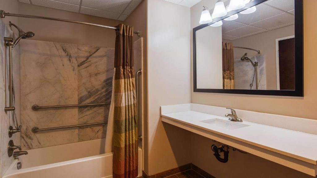 Best Western Plus Zion West Hotel, photo 3