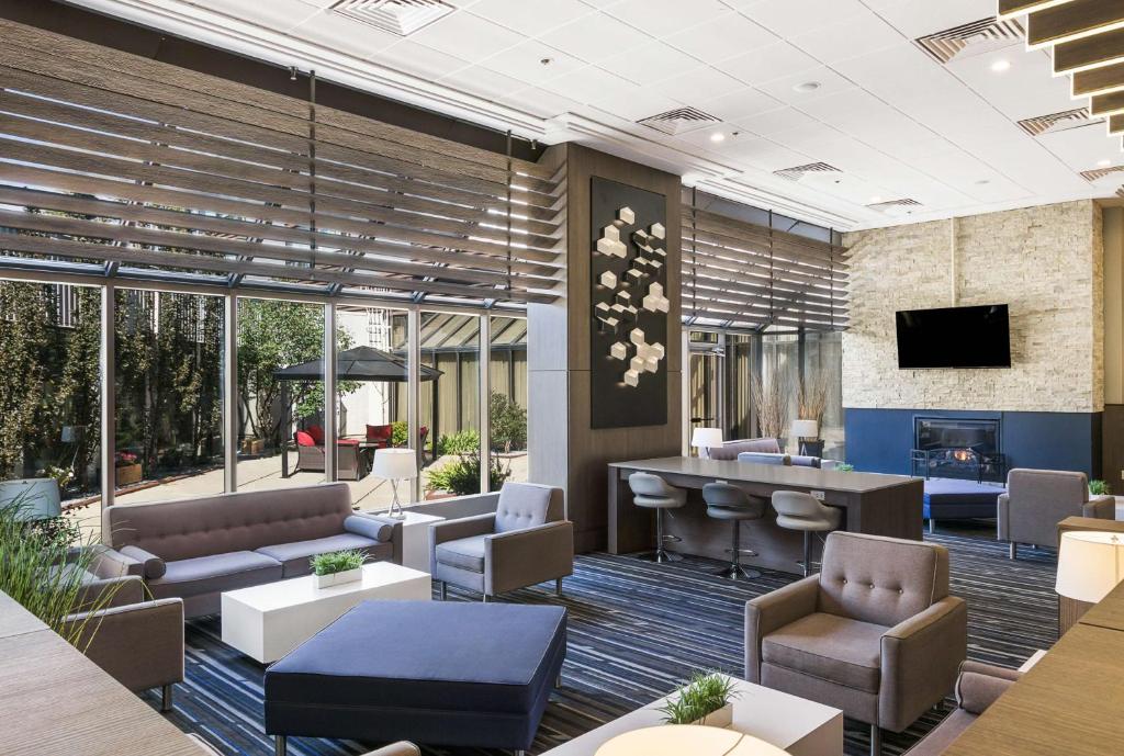 Best Western Premier Calgary Plaza Hotel & Conference Centre, photo 1