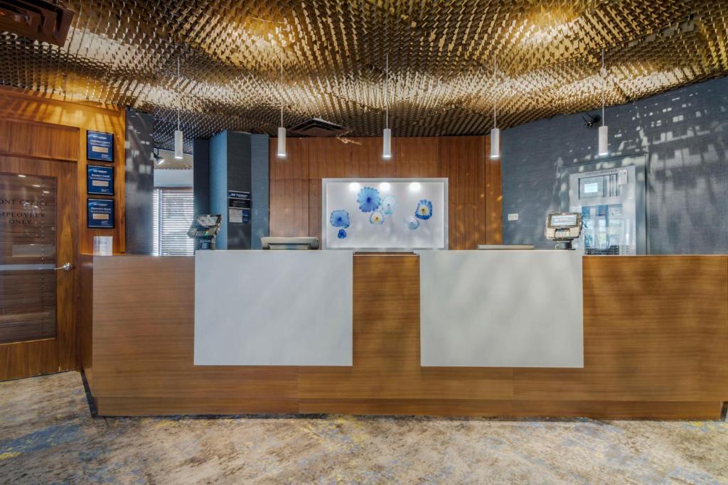 Best Western Premier Chateau Granville Hotel & Suites & Conference Centre, photo 3