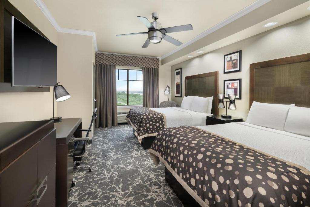 Best Western Premier  Crown Chase Inn & Suites, photo 2