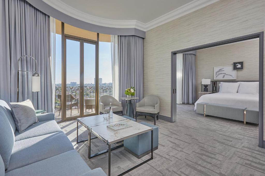 Beverly Wilshire, a Four Seasons Hotel, photo 2