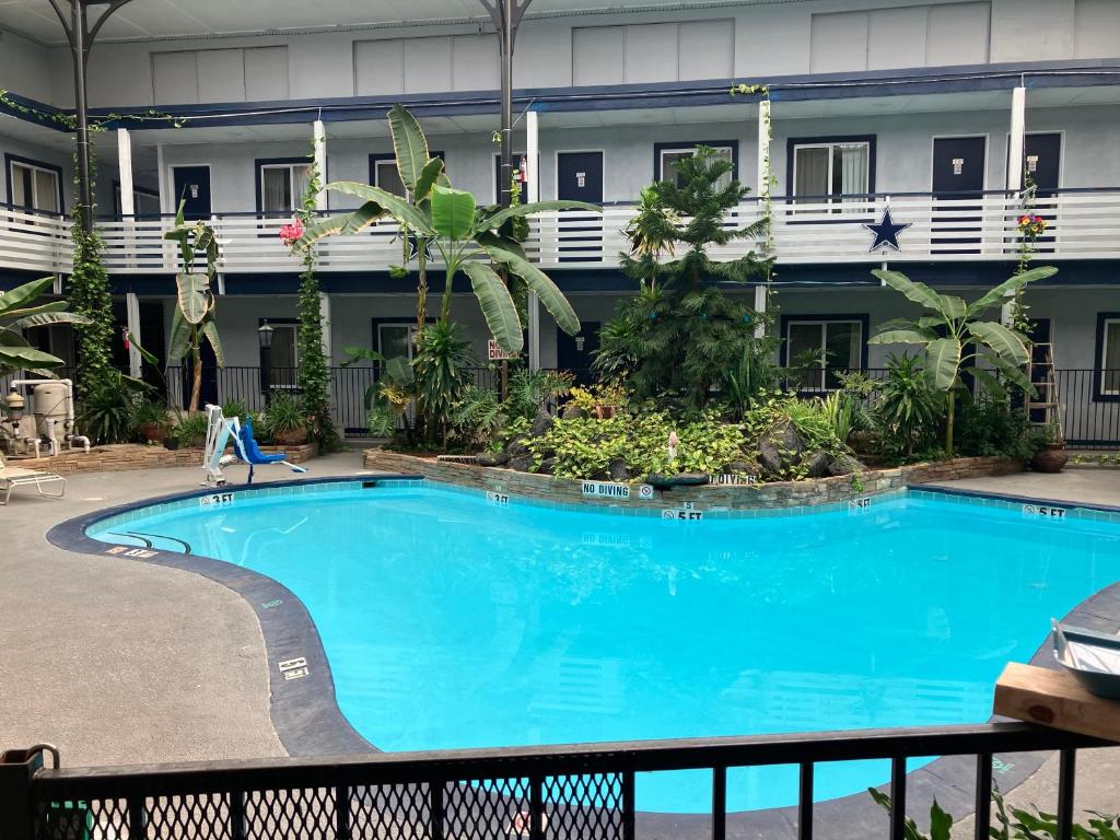 Budget Host Inn, photo 1