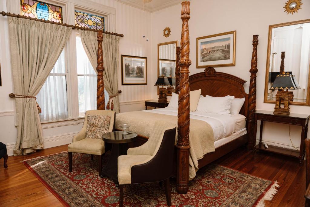 Burke Mansion, photo 2