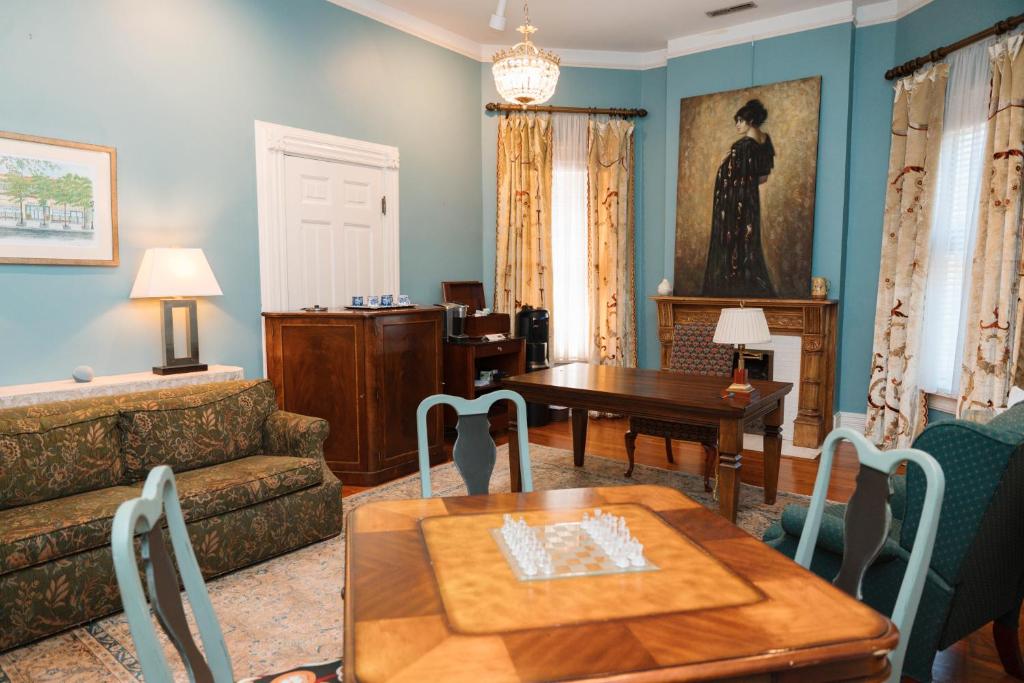 Burke Mansion, photo 4