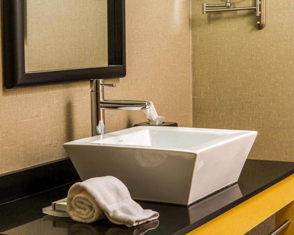 Cambria Hotel Traverse City, photo 3