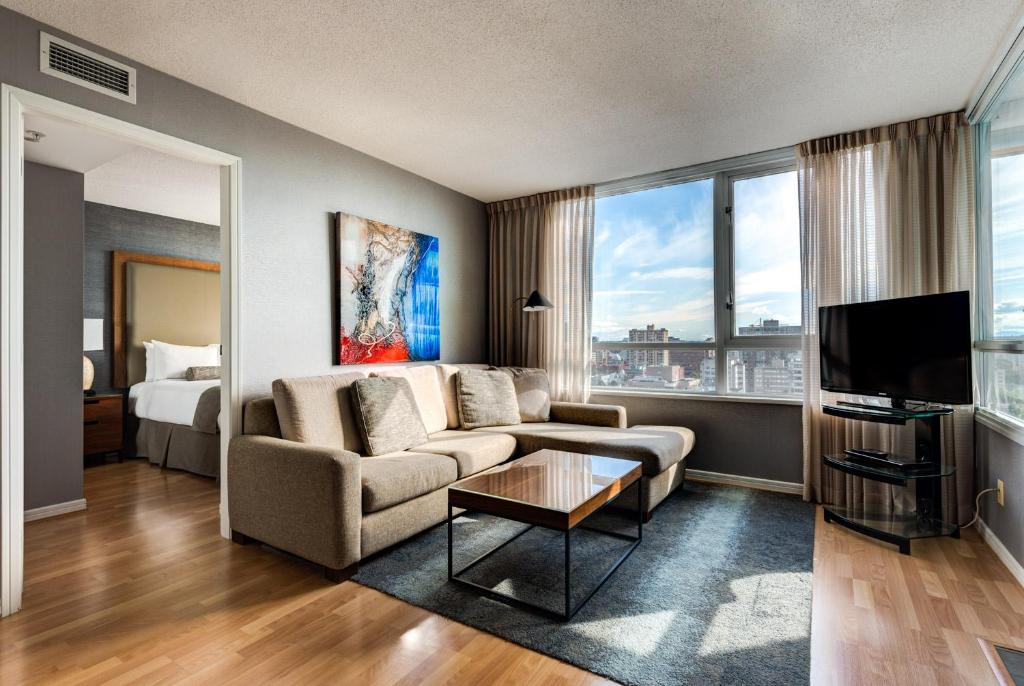 Carmana Hotel & Suites, photo 1