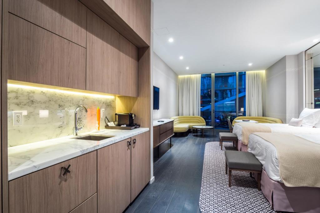 City Escapes Suites at SLS Lux Brickell Building, photo 2