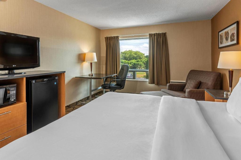 Comfort Inn West, photo 2