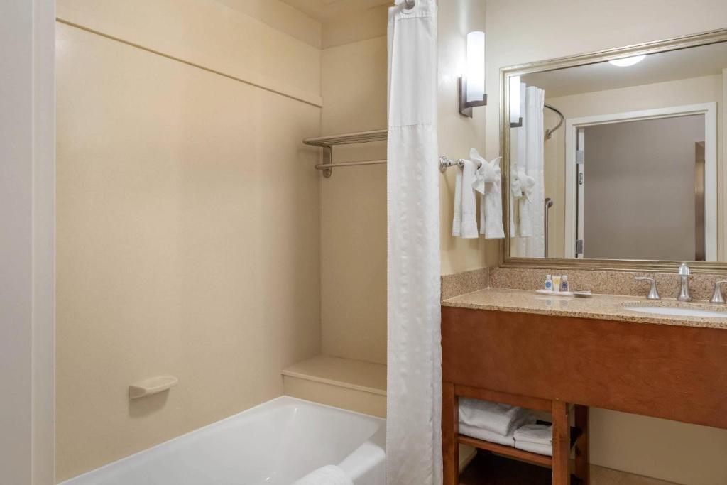 Comfort Suites Barstow near I-15, photo 3