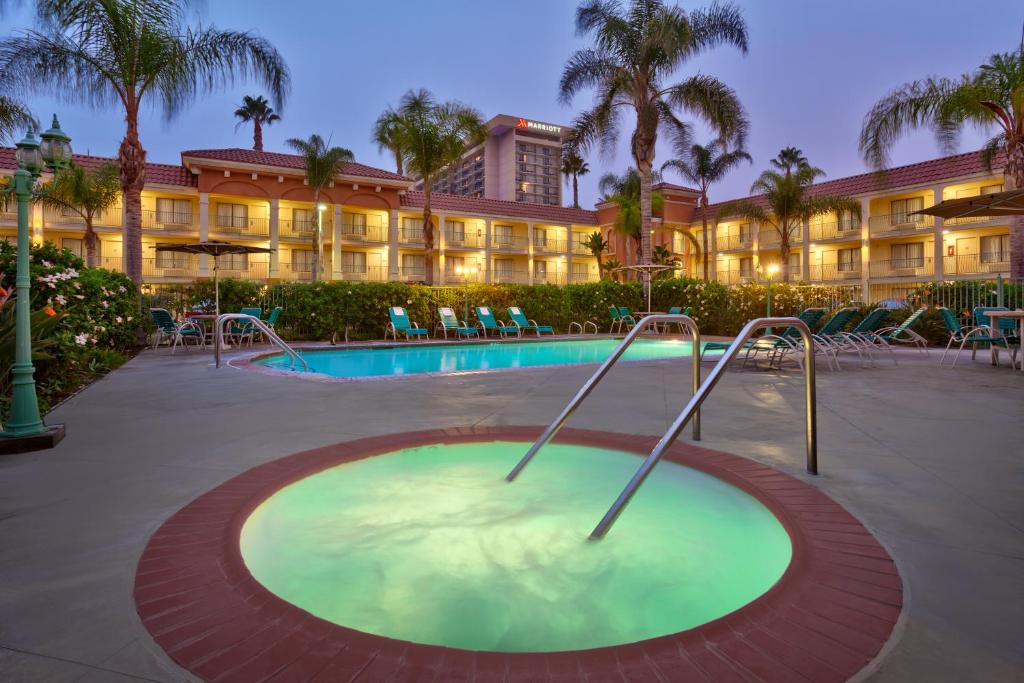 Cortona Inn and Suites Anaheim Resort, photo 4