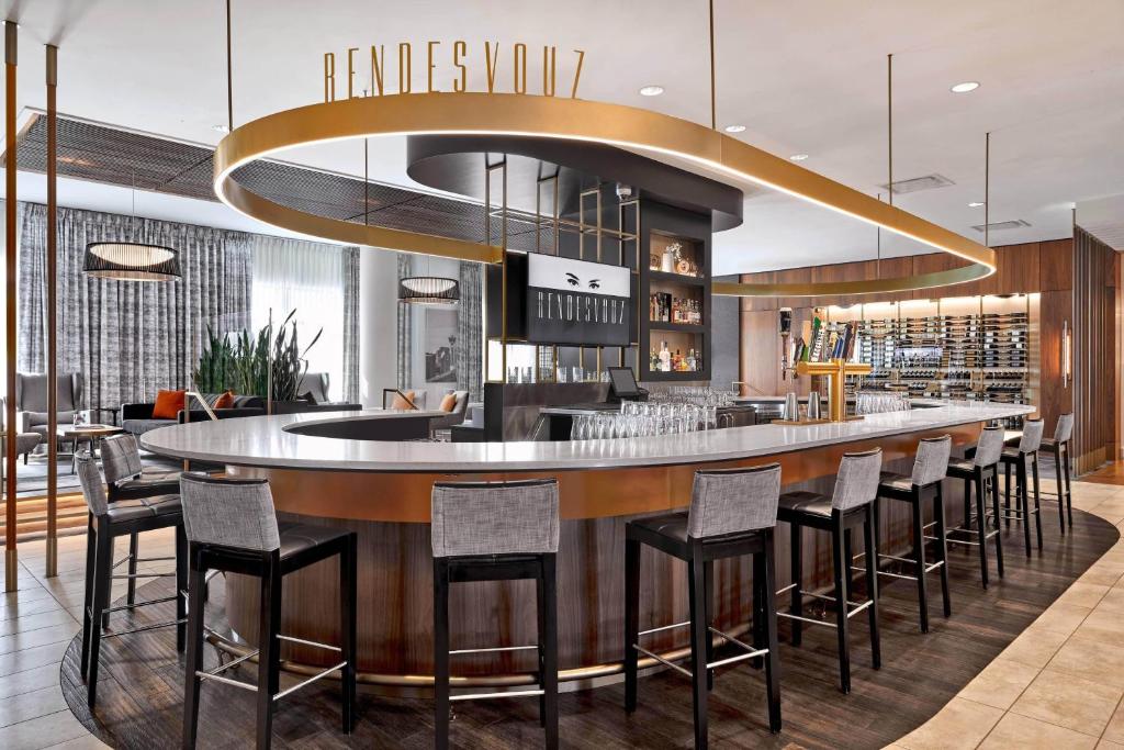Courtyard by Marriott Calgary South, photo 1
