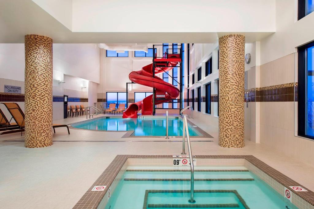 Courtyard by Marriott Calgary South, photo 4