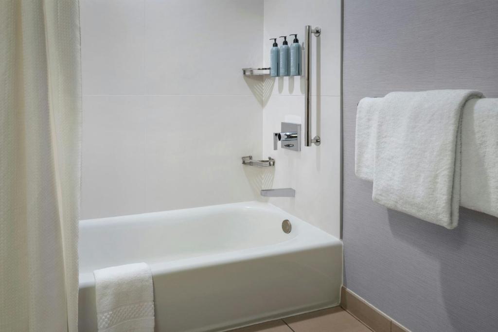 Courtyard by Marriott Paramus, photo 3