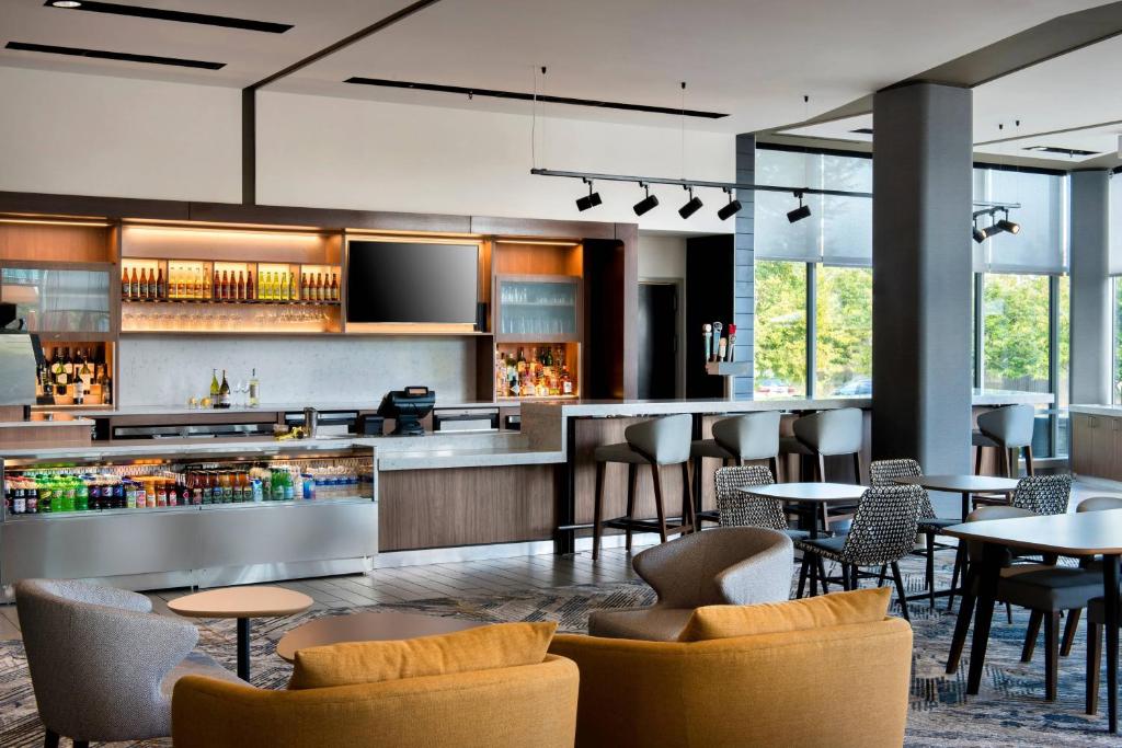 Courtyard by Marriott Philadelphia South at The Navy Yard, photo 4