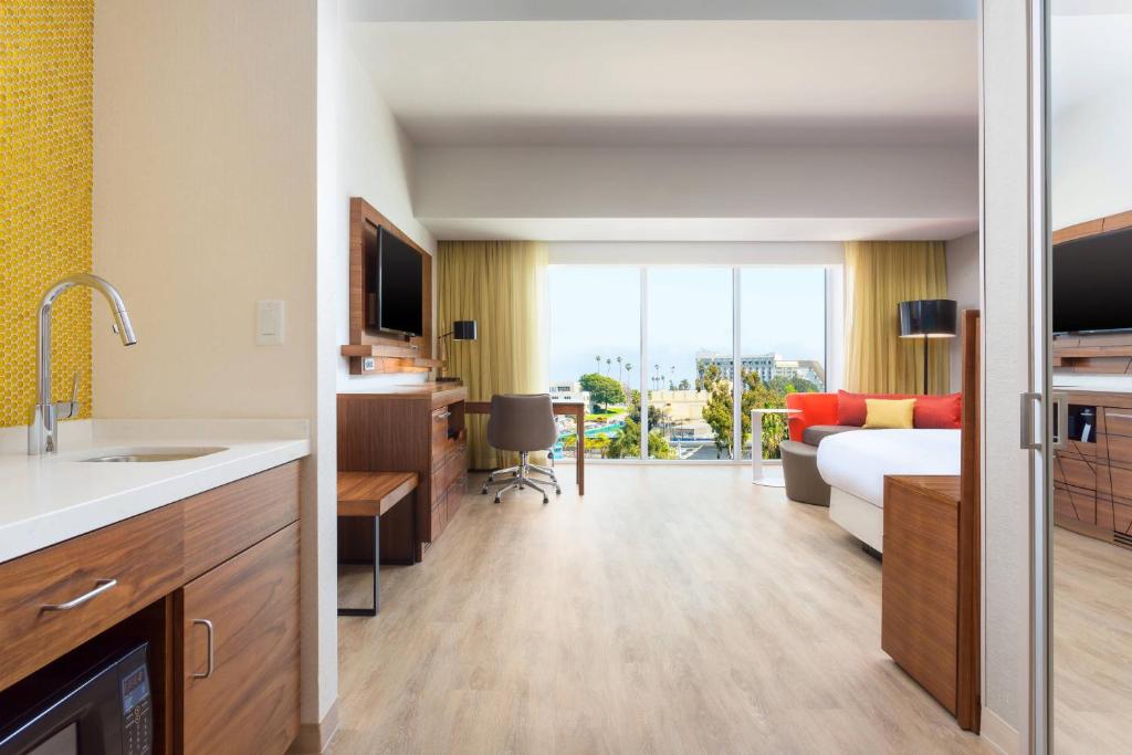 Courtyard by Marriott Santa Monica, photo 2
