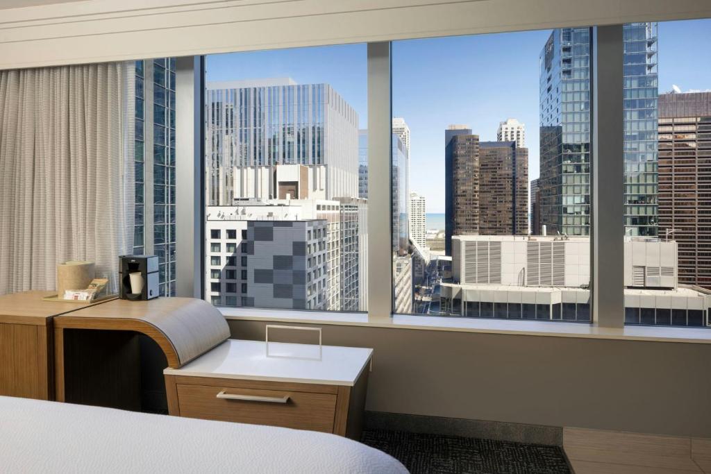 Courtyard Chicago Downtown/Magnificent Mile, photo 2