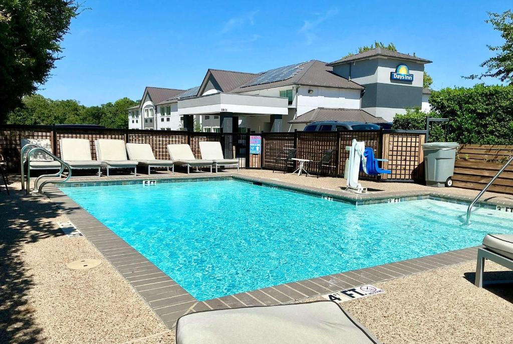 Days Inn By Wyndham Arlington, photo 2