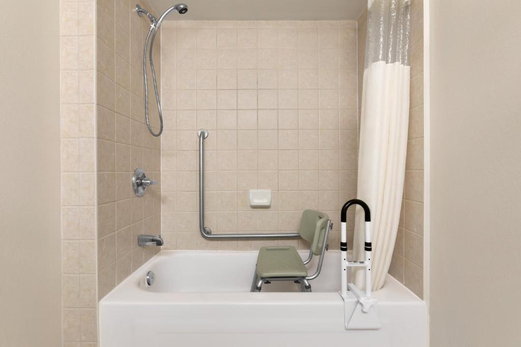 Days Inn by Wyndham Ottawa Airport, photo 3