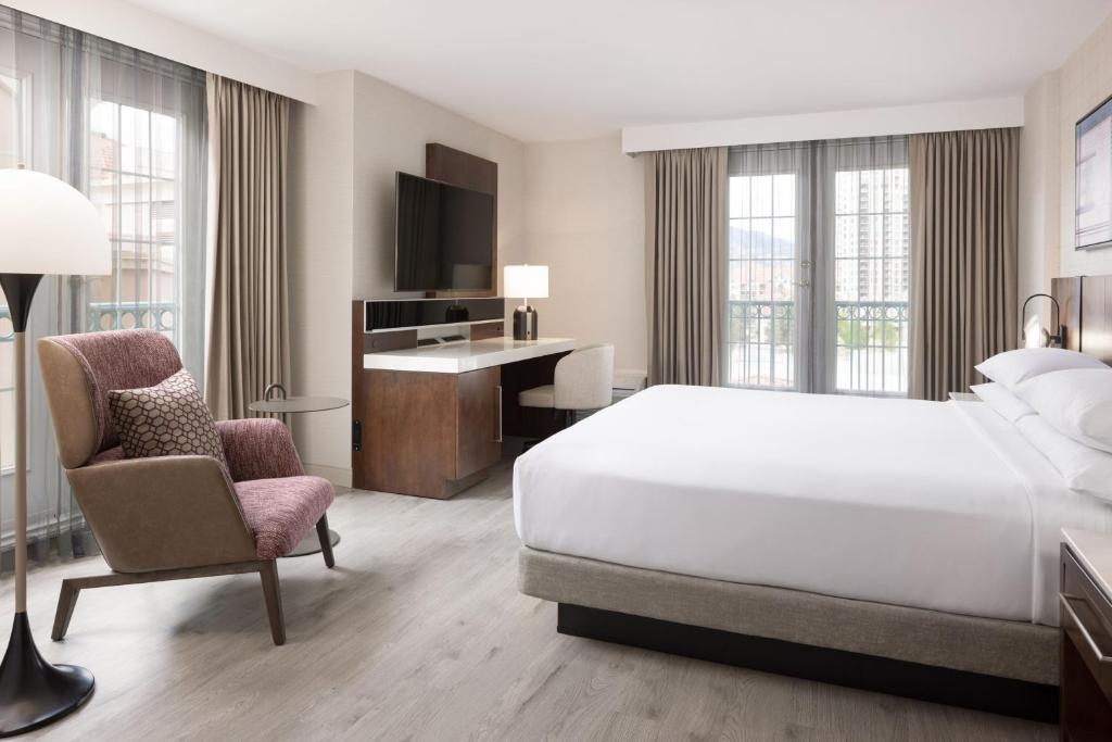 Delta Hotels by Marriott Grand Okanagan Resort, photo 2