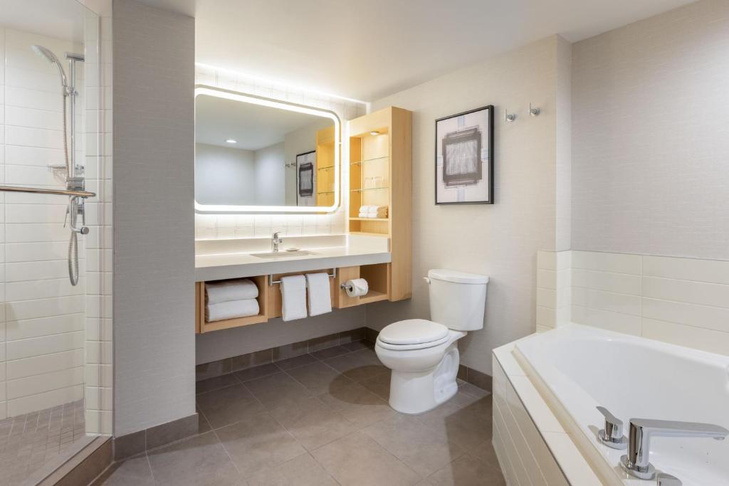 Delta Hotels by Marriott Grand Okanagan Resort, photo 3