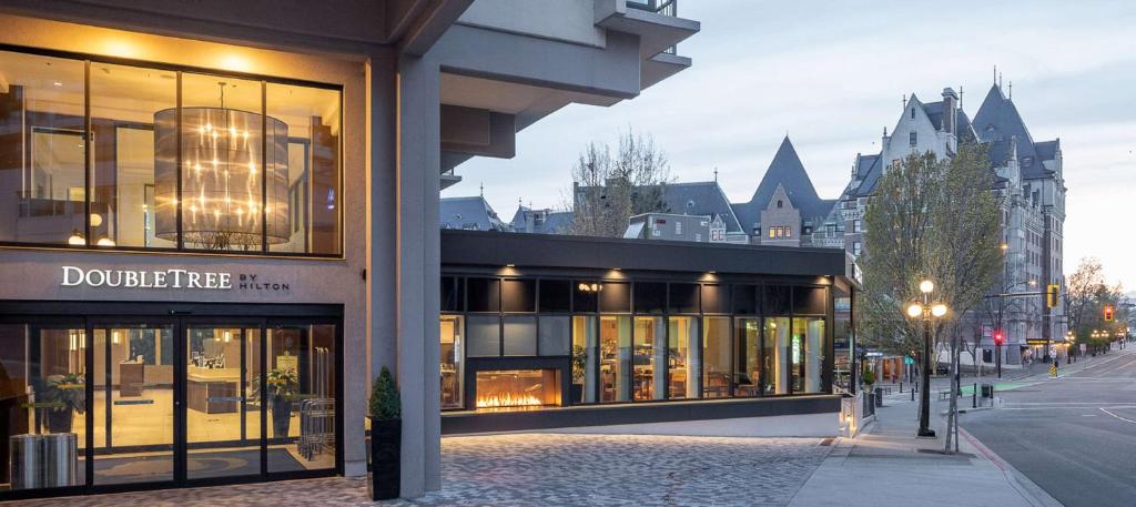 DoubleTree by Hilton Hotel & Suites Victoria, photo 1