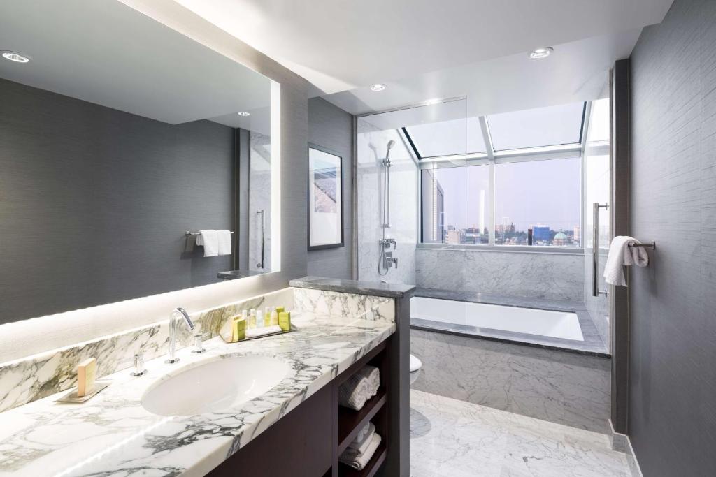 DoubleTree by Hilton Hotel & Suites Victoria, photo 2