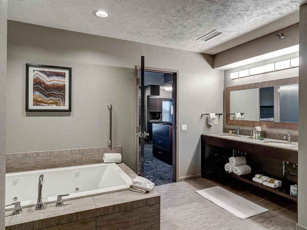 DoubleTree by Hilton Hotel Bloomington, photo 3