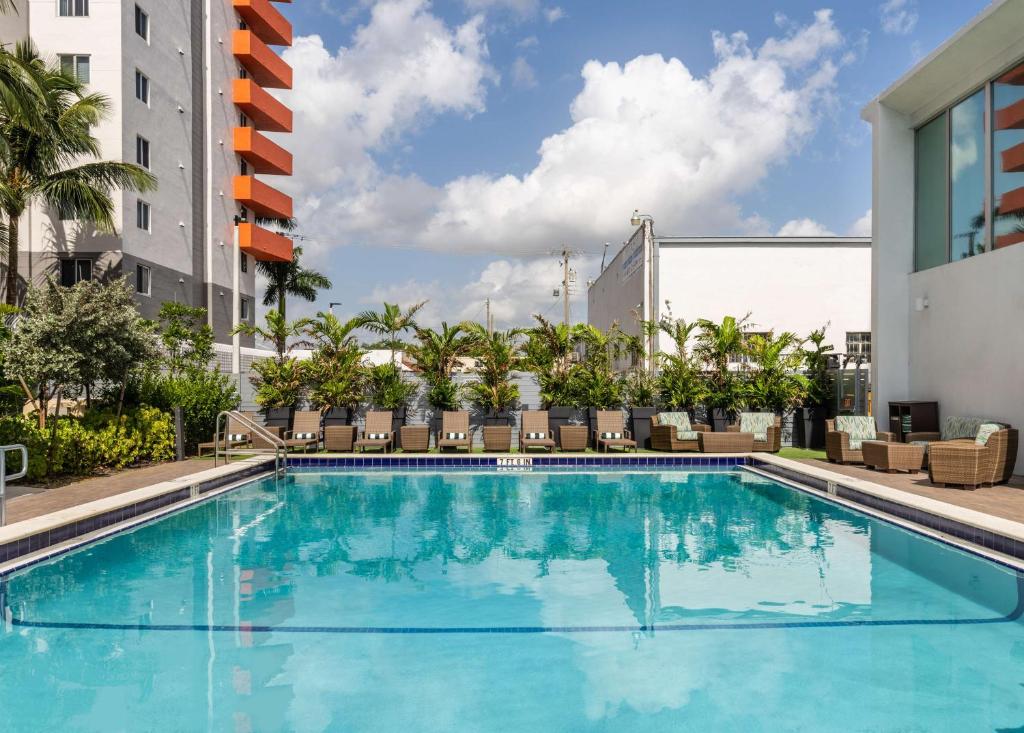 DoubleTree by Hilton Miami North I-95, photo 1