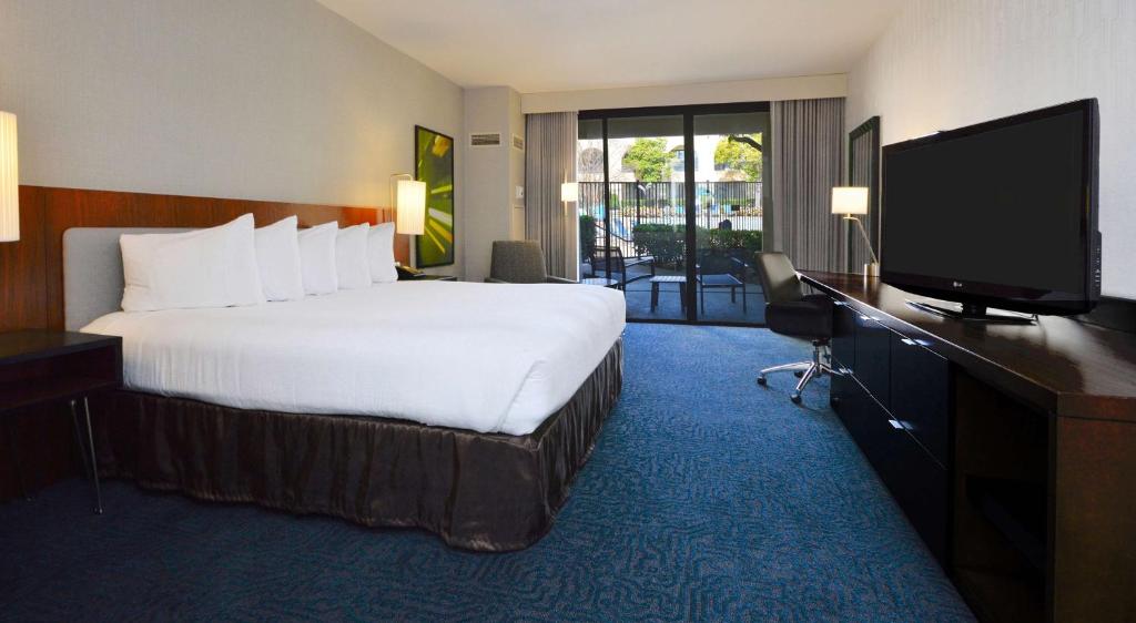 Doubletree by Hilton - Newark/Fremont, photo 4